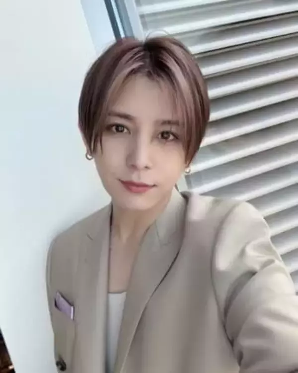 「な、何があった?!」〝激変〟Hey! Say! JUMP山田涼介の姿に騒然「えええ!?」「さすがに声出た」「何でも似合う」「新鮮‼かっこいい」