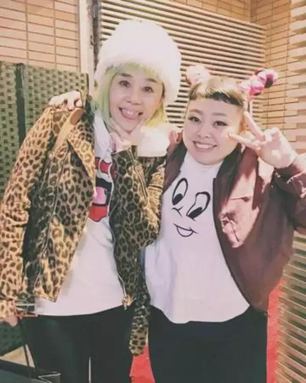 「若返ってないですか？」渡辺直美のライブに訪れた野沢直子の〝再会ショット〟に反響「直子さんのお家めっちゃオシャレ！」「さすが外国って感じです」