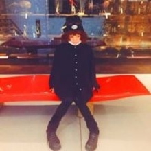 同じ人気俳優と2度結婚、55歳で22歳下男性と再婚…60歳女優〝年齢不詳な近影〟に衝撃「広田レオナ凄い」「不思議な魅力ある」「心打たれる」