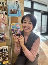 「私邪魔すぎて…」大相撲観戦中の青学・原監督夫妻と思いきや…相撲ライター紹介〝奇跡の3ショット〟に反響続々「奥さん若いと思ったら」「最近で一番笑った」「巻き込み事故すぎ」