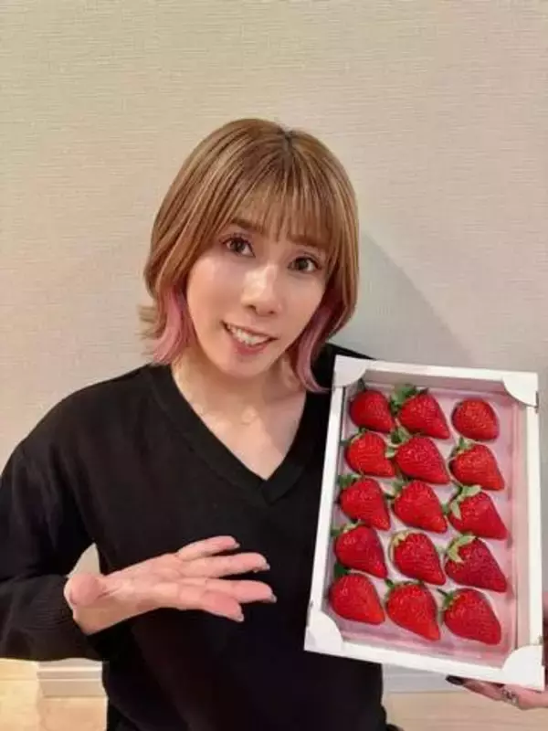ガウンの裾から…吉田沙保里の衝撃姿にSNS騒然「沖縄だもの」「素敵な二人ですね」
