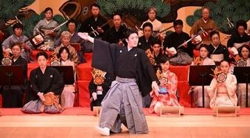 「ひまわりの様なお嫁さん」梨園デビューの義娘と〝和服2ショット〟三田寛子に「ほんとの親娘みたい」「裏方も受け継がれるのですね」