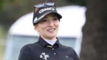 「なかなか無い光景」「ハグ待ちの選手スゴッ」プロ8年目初優勝の脇元華に行列…〝戦友からの祝福動画〟に「何回見ても泣ける」「あかん涙出て来た」