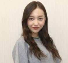 「冷えは禁物ですよ」実業家・板野友美ミニスカ生脚に「一児の母とは思えない」「維持してるのは素晴らしいと思う」