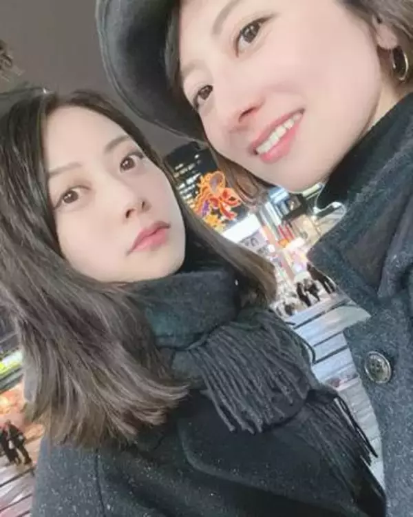 「姉妹なの今知った」妹はリハウスガール、夫は名脇役…雰囲気ガラリ！大塚千弘、2人目出産から半年〝家族の支え〟実感姿に「もうすっかり母やね」
