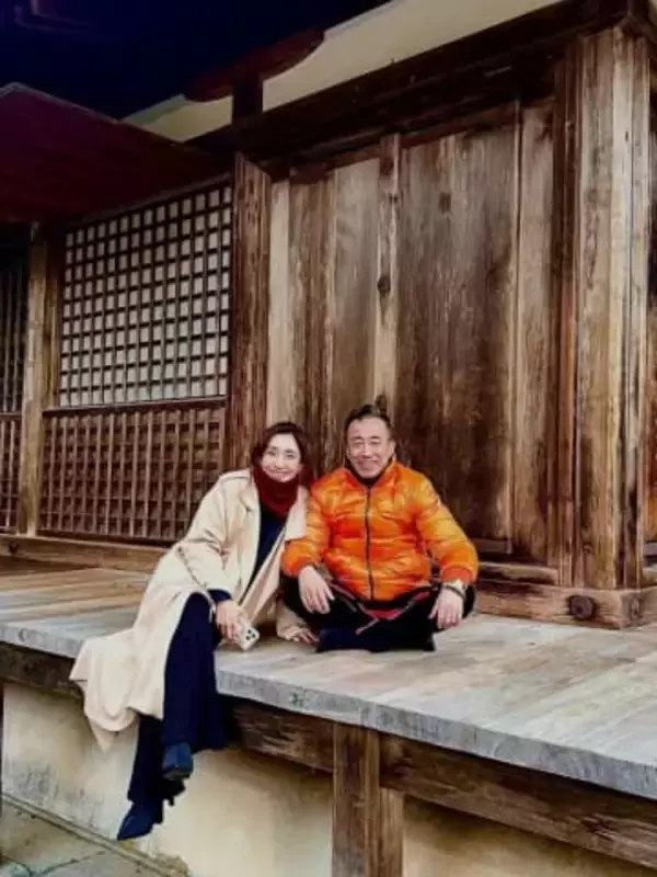 「オッ！」「これ編んだの？」父は長渕剛、母は元アクション女優…文音〝手編みニット〟妖艶姿に「職人技やな」「キレイな肩」「似合っとる」と注目