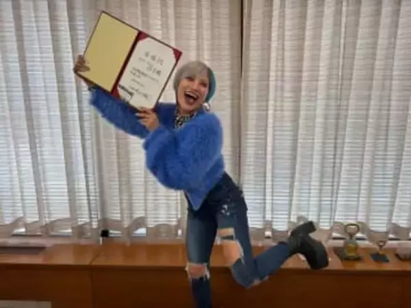 「誰かわからんかった」「声出た」〝清楚に激変〟ぱーてぃーちゃん信子に大反響「素材がいい」「いつものギャルも好きだけど…」