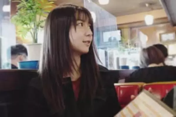 「顔が変わらなさすぎる!」26歳になった上白石萌歌〝幼少期〟写真公開に「面影ありありー!!」「チビ萌歌！」「小さい頃から笑い目!」