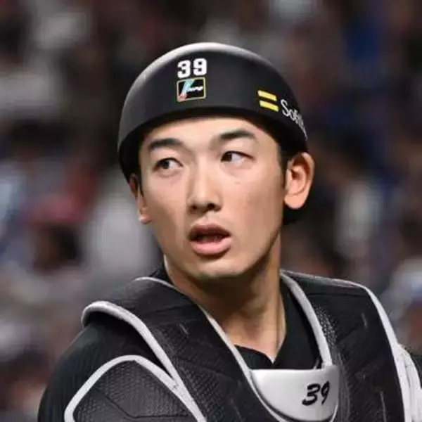 ソフトバンク山本祐大、チームとともに球場入り　3日の中日戦で左手首痛のため途中交代　渡邉陸も緊急合流