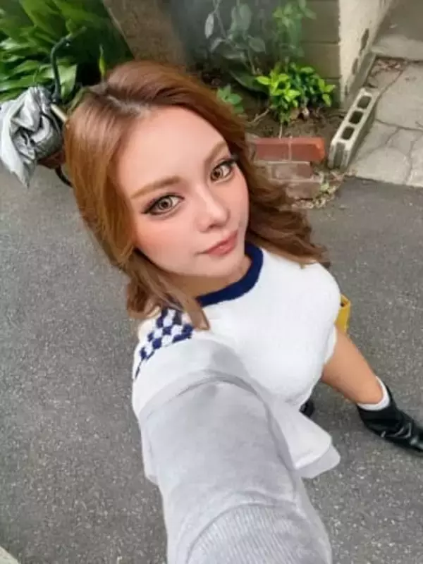 「モデルぶると疲れる」〝集中力切れた〟24歳ギャルモデルの姿に「確かに表情作るの大変そう」「見惚れるわ！」