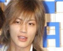 「ヤンキーやがな‼」赤西仁〝若き日の父〟を初公開「めっちゃ似てる」「リアルごくせん」「パパもイケてる」反響続々