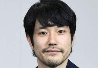 「パパの顔やん」人気兄弟子役が〝パパ〟松山ケンイチと再会3ショットに「まさかのサプライズ登場」「いい笑顔ですね」
