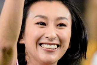 「完全に恋している目」と自ら…浅田舞〝38歳のすっぴん誕生日旅〟ショットに「韓国でお祝い？美味しそう!」「幸せすっぴん見られたので幸せ」