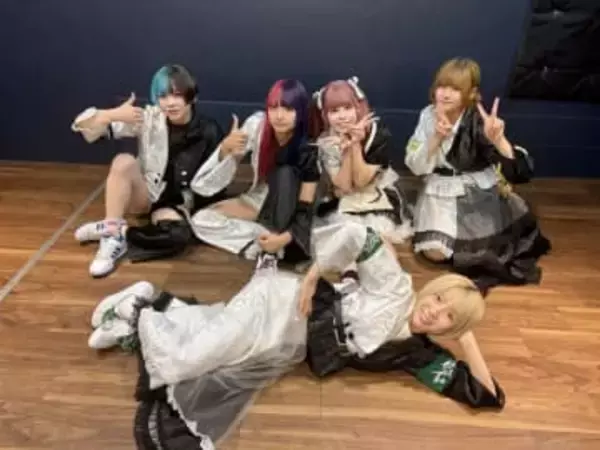 21歳〝義眼アイドル〟左目外し＆エピーソード投稿に反響続々「ターミネーターみたいでかっこいい」「やばい待って超面白いそれ」