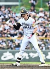 「どうにかしなきゃいけない」チームが波に乗れないソフトバンクのリードオフマン周東佑京が自らに課す根本的な〝仕事〟