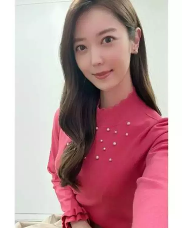「清楚なのに意外と…」上野愛奈アナ〝ぴたぴたニットワンピース〟姿に「磨きがかかってる」