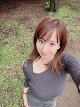 「インパクトが令和最大」バンドゥビキニ姿の元NHK気象予報士・吉井明子に「45歳に見えない」「100点」の声