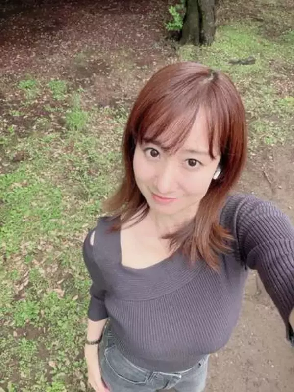 「インパクトが令和最大」バンドゥビキニ姿の元NHK気象予報士・吉井明子に「45歳に見えない」「100点」の声