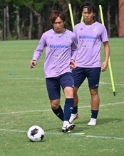 円熟ポリバレントプレーヤーが異例の練習　「人としても選手としても成長したい」29歳になったJ1アビスパ福岡・前嶋洋太が奥義習得に意欲