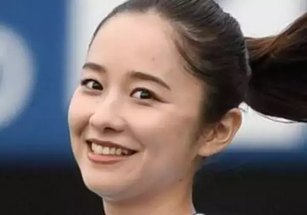 「雰囲気違くて新鮮」堀田真由〝ピチピチ白T〟姿に「みんなびっくりしてる」「オトナっぽい」の声