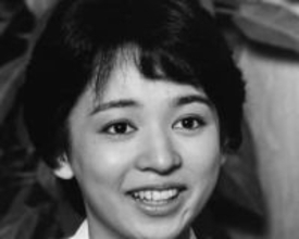 「御夫婦だとは…！」宝塚退団から35年、名バイプレイヤー夫と〝ラブラブ2ショット〟鮎ゆうきの近影が話題「時が止まっているのでは？」「だんな様が羨ましい」