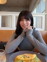 「今年のクールビズに採用」グラドルちとせよしの〝斬新デニム〟に反響「ガオー」「日常も非日常もイイ」