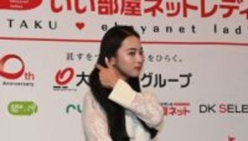 電撃婚から1年⇒優勝後に突然の離婚発表…29歳人気選手〝大胆な大人コーデ〟に「プレーしてる時と全然雰囲気違う」「柏原明日架さん品があって美しい」の声