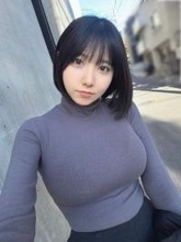 「破壊力がすごい」グラドル三橋くん〝白衣の薬剤師〟姿を「どうなってんだよ」「白衣というか主役は白ニットですね」