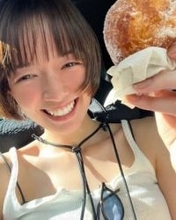 「おめでとう!」佐藤栞里が〝ご報告〟共演重ねた人気芸人と〝顔寄せ2S〟に祝福の声「幸せな気持ちになった」「陰ながら応援してます」「2人いい感じ」「二人とも性格が良さそう」番組1周年記念に喜びの声