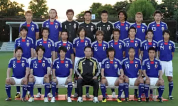 「凄いメンツ」〝岡田ジャパン忘年会〟ショットが話題に　超豪華サプライズゲストも！「さすが日本のゴールを守ってきた人たち」「こんな忘年会なら参加したい」の声