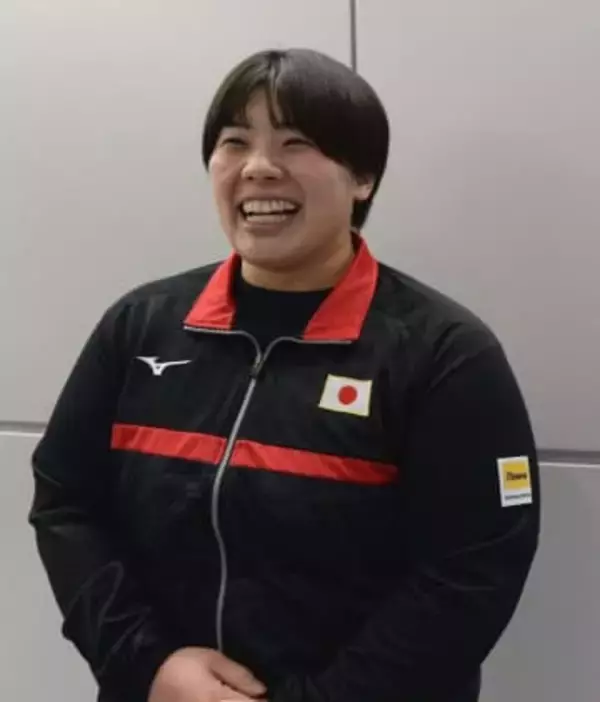 「この3年はすごくつらいもので…」代表監督も評価した国際大会復活V　東京五輪柔道女子78キロ超級金メダルの素根輝が笑顔の帰国