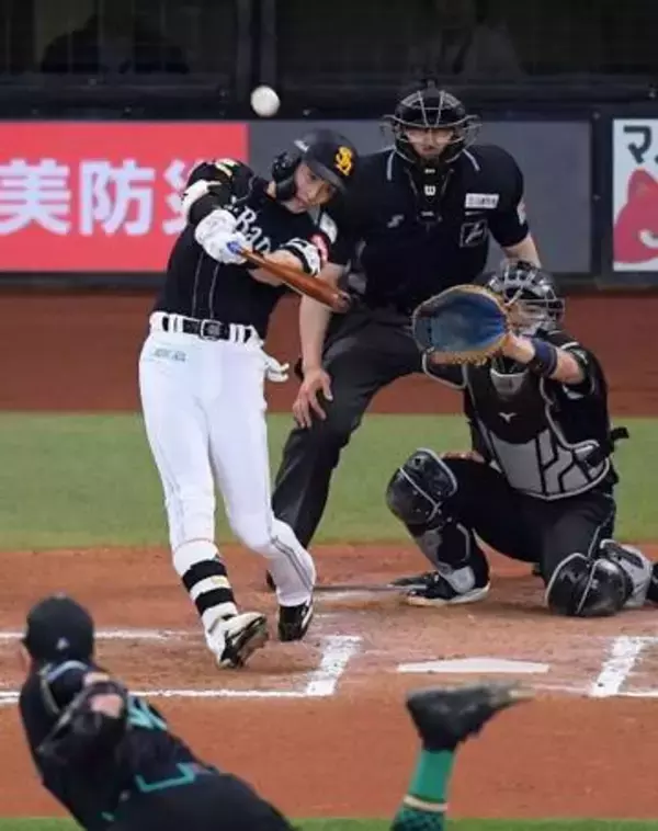 守護神離脱の不安も一蹴！　ソフトバンクが今季最多安打＆最多得点で快勝　24年ぶり日本ハムに開幕から5連勝
