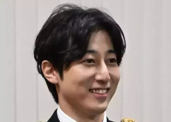 「うどん似合いすぎる」「安心感があります」〝初代うどん王子〟岡澤アキラ、爆盛りうどん完食！見事な箸上げも披露「麺が輝いて見えます」「おかえりっ！」の声