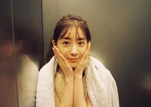 「田中みな実の姉」東大卒〝バリキャリ母〟の顔出し投稿が妹の結婚で脚光「似てる」「姉妹そろってすごいな‼」