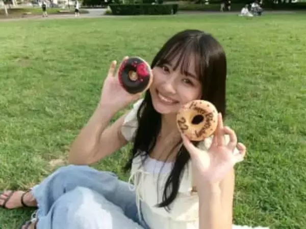 「わがまますぎる」〝グラビア界ラスボス〟豊島心桜、鮮やかピンクビキニショットに反響