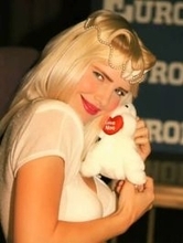 チッチョリーナ〝74歳の姿〟が話題「懐かし過ぎる!」「子どものころ興味津々でテレビ観てた」政界進出、過激発言などで日本でも話題