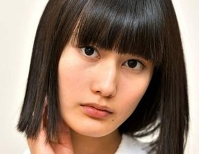 橋本愛と佐藤二朗の〝距離感〟ドラマオフショットに注目集まる「表情が物語っている」「2人の距離...」「大好きなドラマだったのに」「やりきれない」