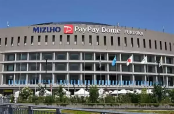 「オフのデートも素敵」〝夜空に羽ばたく鷹〟に「ヨカね〜」「おぉ〜なんか景気が良い」