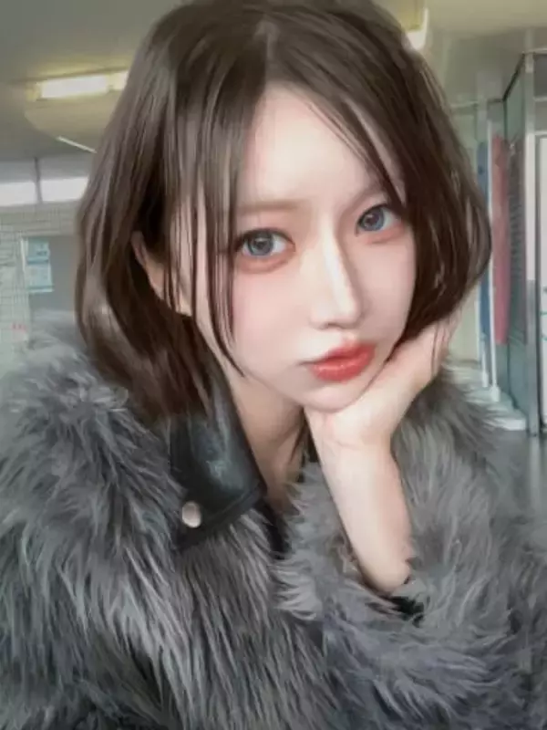 「骨折？ひび？」29歳アイドル〝シャワー中〟痛恨アクシデント！証拠写真に心配の声「これは痛いです」「めっちゃ腫れてる」「お大事にしてください!!」