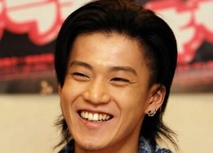 「まさかの小栗旬」〝ムキムキ〟オフ姿に驚愕…有名アスリートと激レア2ショット「えぐ！」「デカ」「はんぱねーーー！」