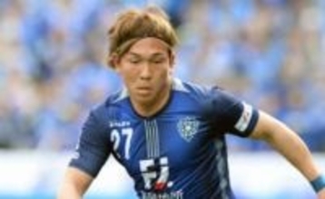 「出会って考え方も変わった」〝流浪の天才ドリブラー〟邦本宜裕〝妻と優勝報告2ショット〟に反響「最高のキャプテンシー」「移籍しないで」