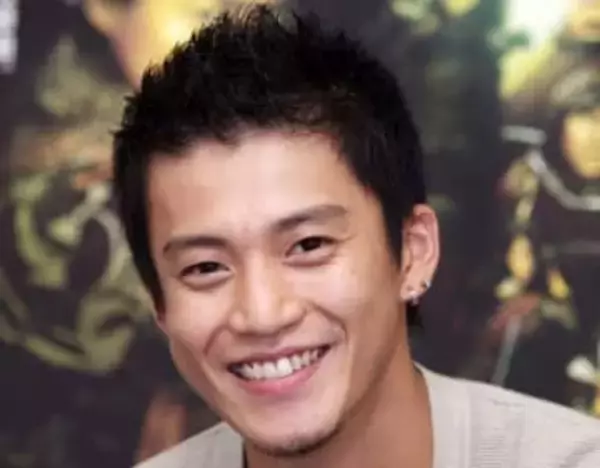 「AI？」血管浮き出るムキムキ半袖姿…小栗旬、女子プロレスラーのSNSに突如登場し騒然！「きゃあ〜〜〜」「す、凄い！」