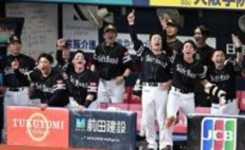 ソフトバンク、首位オリックスに逆転勝ちで5カードぶりにカード初戦白星　今季初昇格の笹川吉康が同点打　代打・中村晃がV打