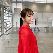 「流石に細すぎ…」「痩せました？」電撃婚から2年、貴島明日香〝へそ出し〟ショットに「破壊力すごい」「知的感ハンパない」の声