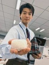 「本物？」シャツはだけて腹のタトゥーがチラ見え...竹内涼真〝激変〟朝ドラ女優と肩組み最新ショットに反響続々「タトゥー最高」「魅力的」話題の10DANCEオフショ