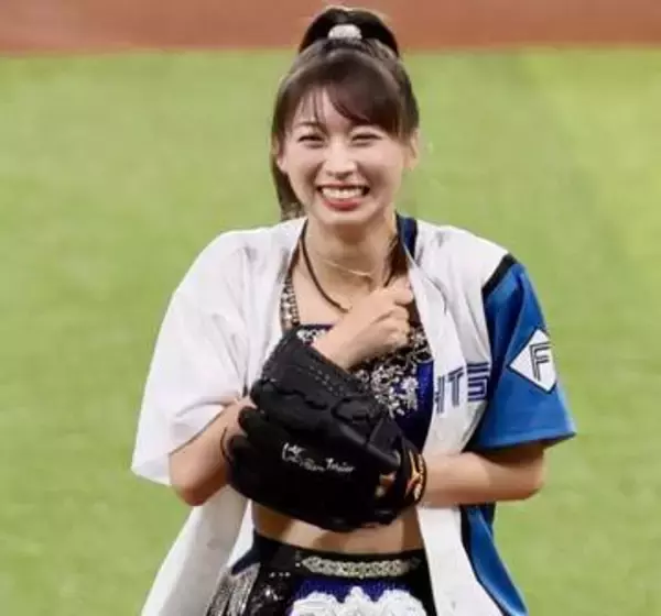「すごい衝撃」〝伝説衣装〟復刻ショットの日本ハム党アイドル牧野真莉愛に反響「めちゃくちゃいい」「エモい！エモい！エモすぎる」「アルミ衣装は強い！」