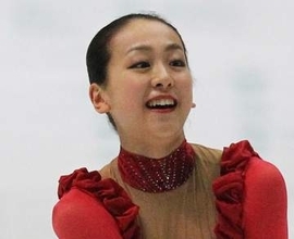 〝大胆な肌見せ〟ドレス姿の35歳・浅田真央さんに騒然「照れるな」「あらまぁ〜」「大人っぽい」