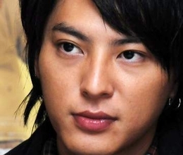「どうしちゃった⁉」塚本高史〝激変〟最新姿に騒然！「年相応に…素敵」「印象が全然違う」「おチャラけもシリアスもいける俳優」「目が離せない」