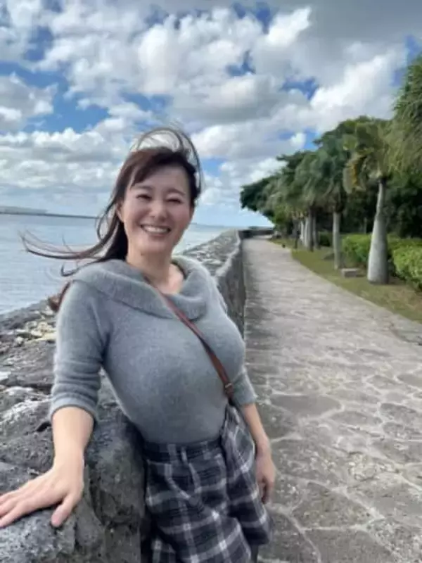 「飛び出し注意」元NHK沖縄放送局、竹中知華アナのグラビアショットに騒然「うわー」「たまらん…」