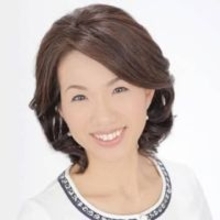 絶叫怒号騒動から9年…「ただいまー！」豊田真由子参政党・政調会長代行〝真っ白スカート演説〟姿に「インパクトが強すぎた」「アイドルみたいな…」の声